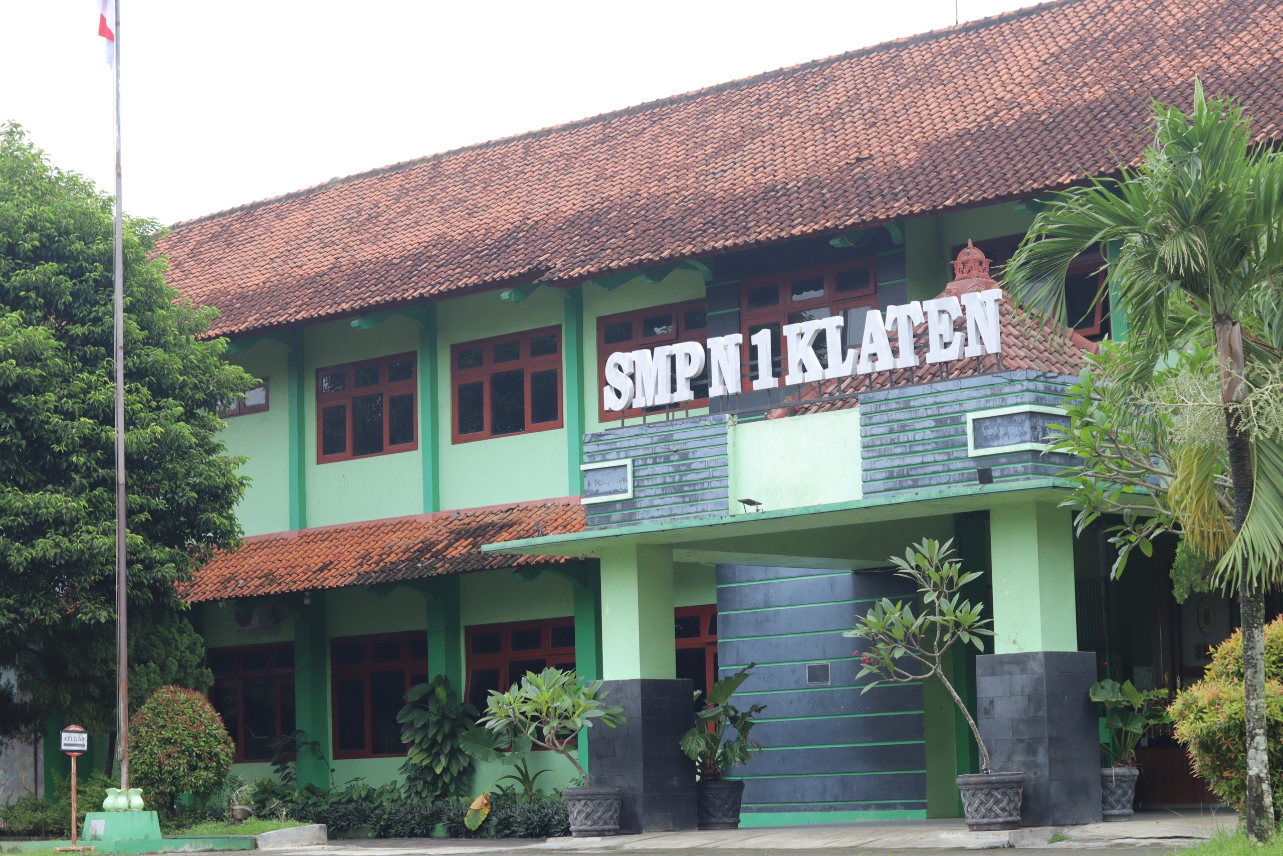 halaman sekolah