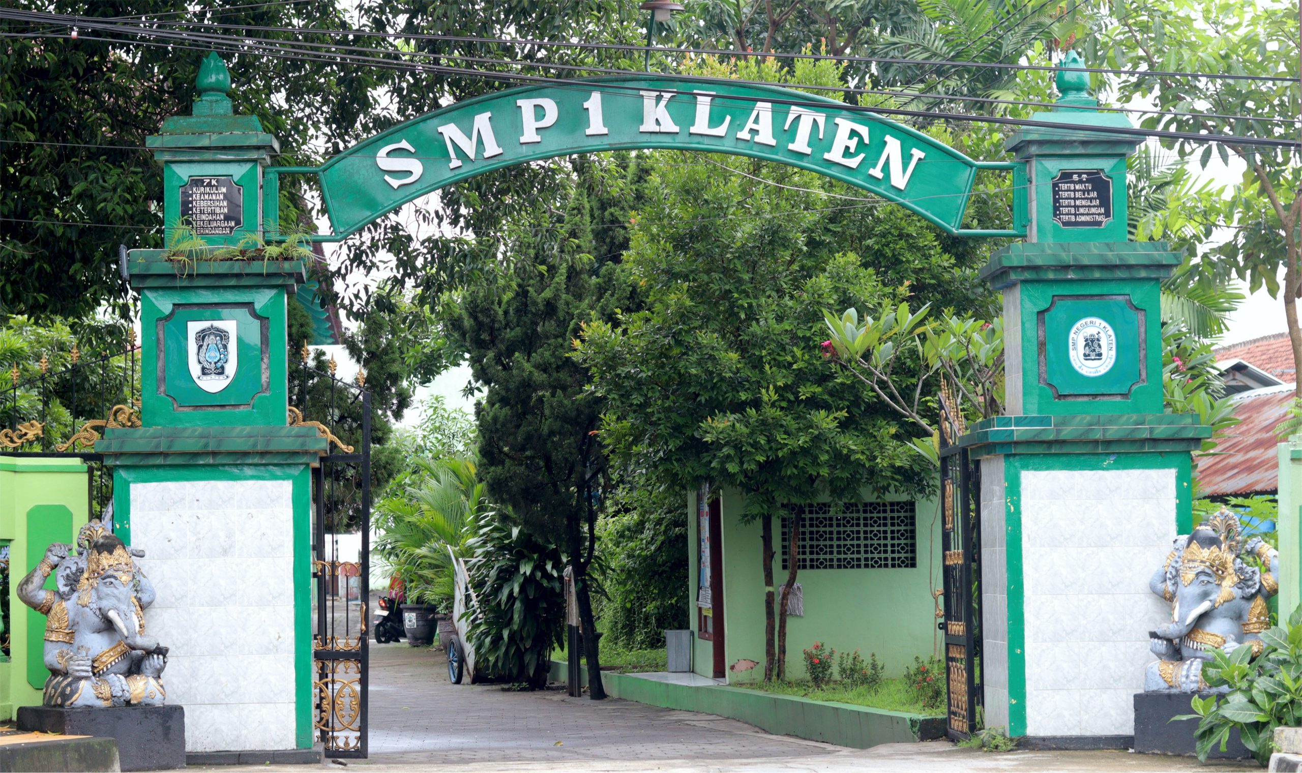slide 3 halaman depan